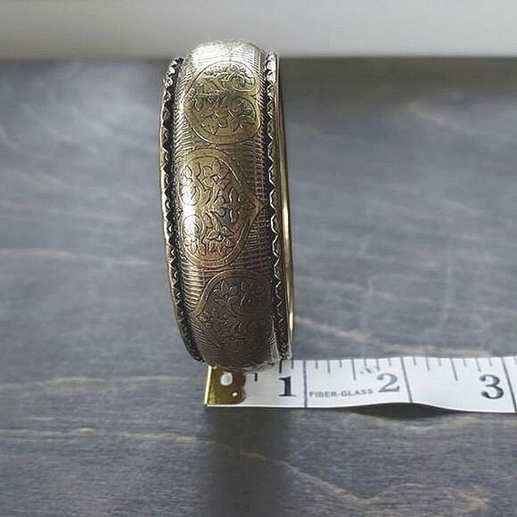 Vtg brass plated patterned rounded bangle - Picture 4 of 6